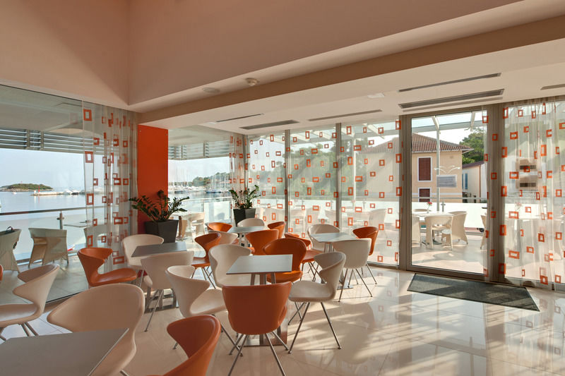 Maistra Select Riva Apartments Vrsar Exterior foto